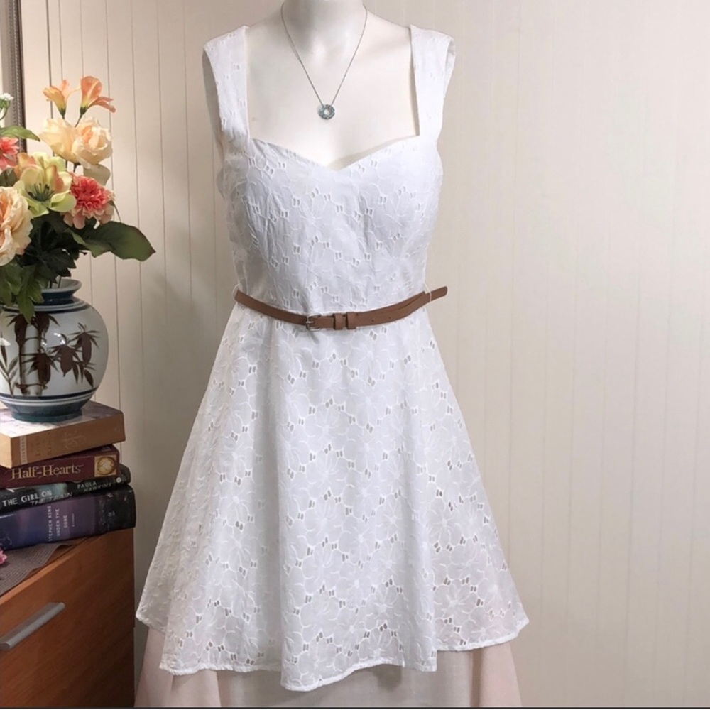 B. Darlin Short White Mini Dress Eyelet Lace Fit & Flare Cutout Back Sz 7/8